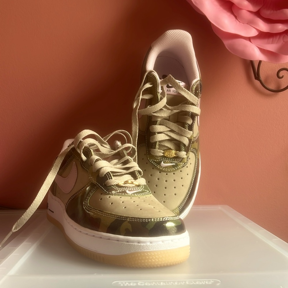 Nike Air Force 1 Low '07 LV8 Patent Camo Pink. Men’s 7/Womens 8.5